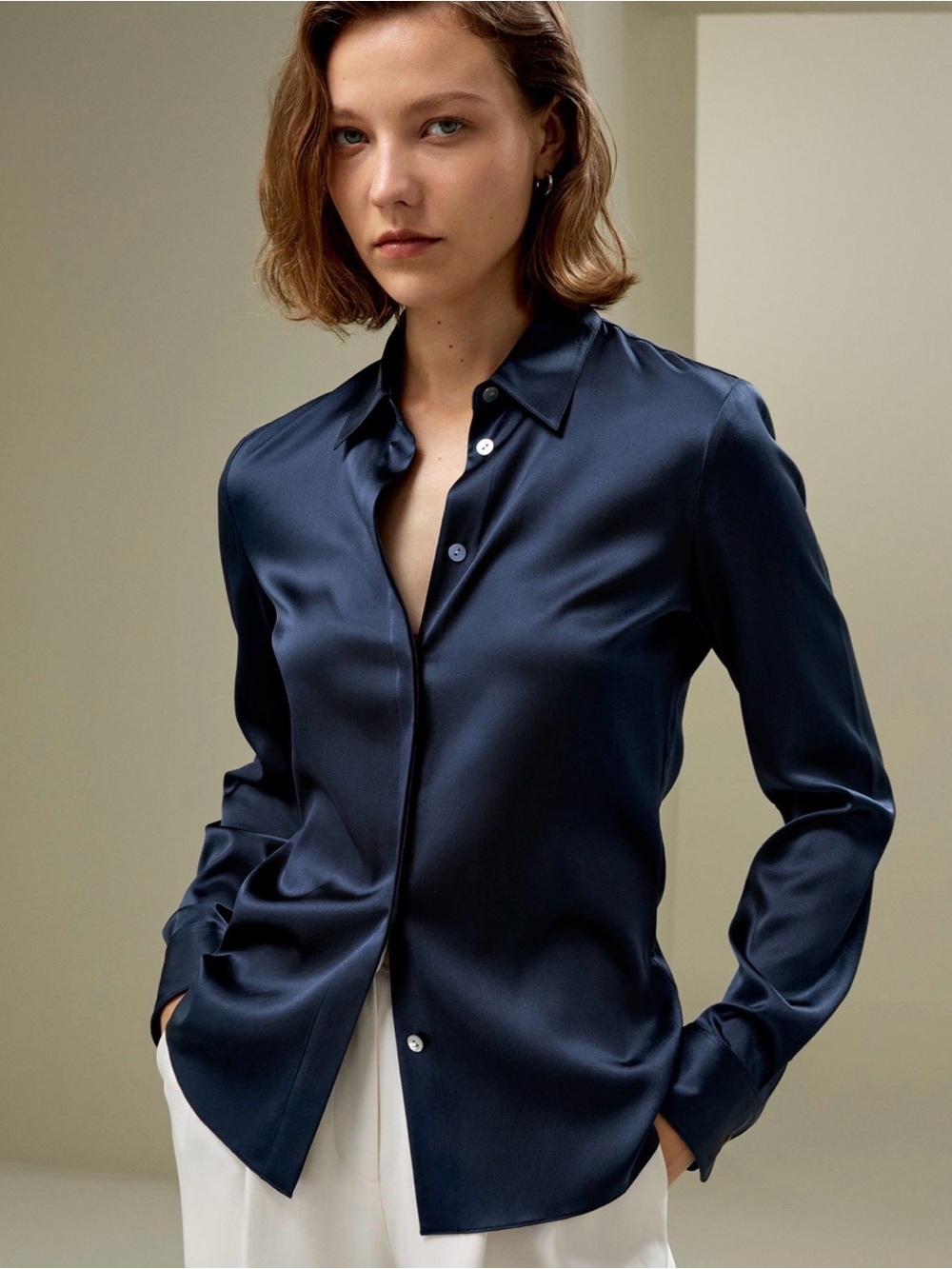 Lilysilk Navy Blue Button-Down Blouse M NWT - Picture 3 of 9